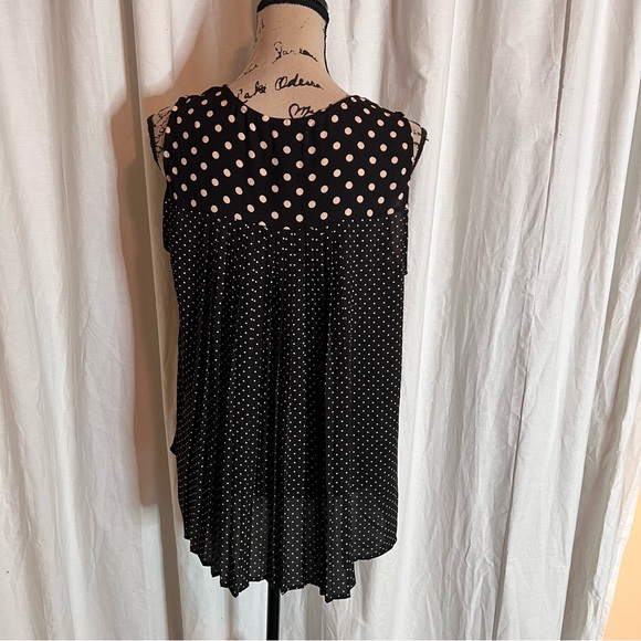 💚W5 Black and Tan Polka Dot Sleeveless Crew Neck Blouse - Picture 3 of 6